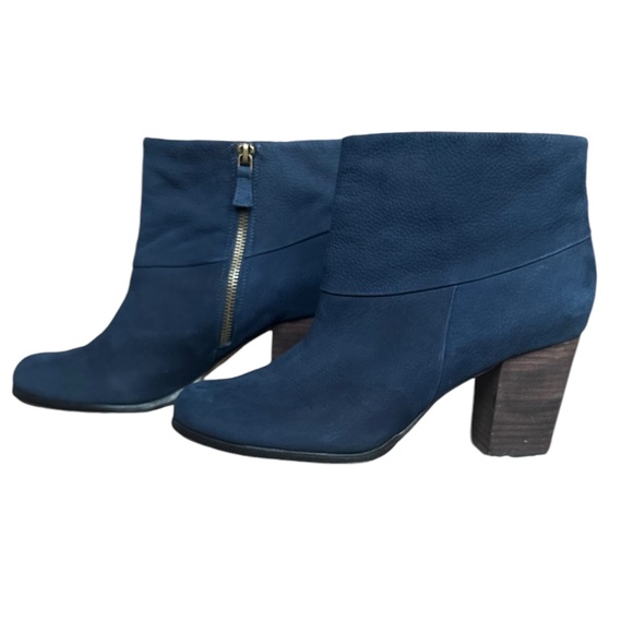 Cole Haan Cassidy Leather Stack Heel Ankle Booties in Blazer Blue Nubuck Sz 8 - Picture 3 of 6